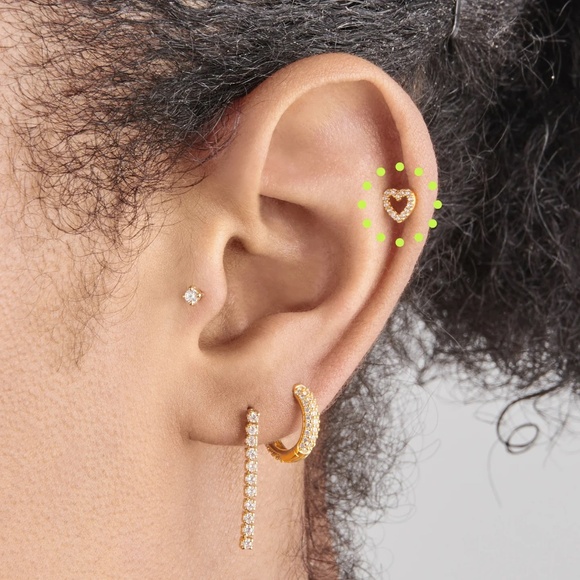 NWOT Stud CZ HEART STUD Stud in Gold/Clear - Picture 1 of 4